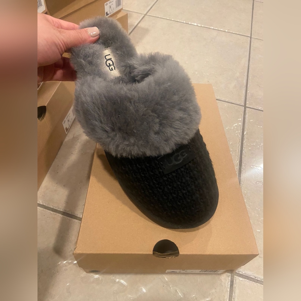 🖤 UGG Cozy Slipper